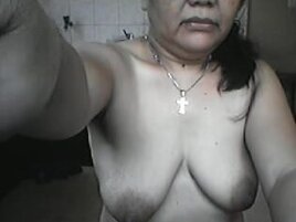 MATURE FILIPINA MOM LYLA G SHOWS OFF HER NAKED BODY ON WEB CAM!