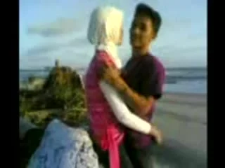 Bokep Di Laut - indonesian- cewek jilbab mesum di tepi pantai - ZB Porn