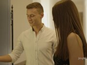 Estate agent focuses on sex with the eye-catching girl