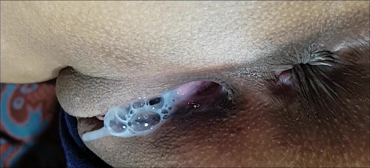 Big-assed amateur gal takes much cum into wet vagina