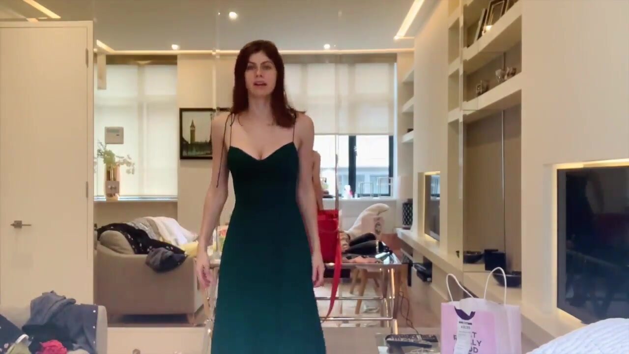 Dress Changing Hd Sex Videos Com - Cute pornstar changes dresses online on quarantine - ZB Porn