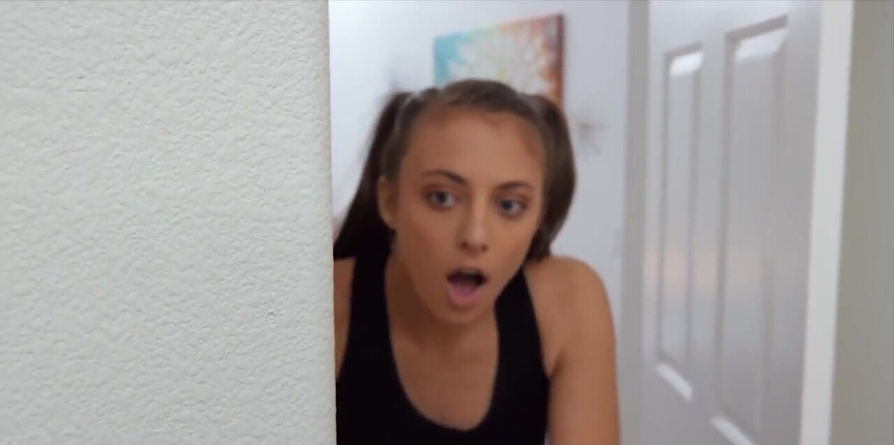 White lezzie squirts having her ass dildoed by Ebony