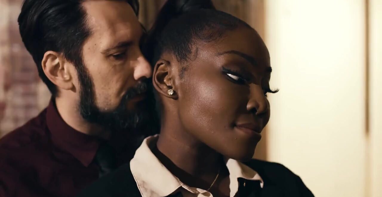 Real estate agent seduces client to close the deal