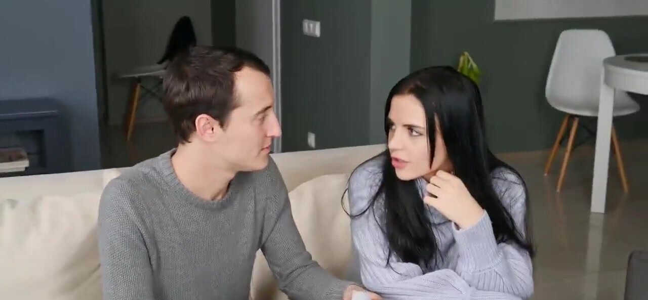Man has sex with babe while her boyfriend reads poetry