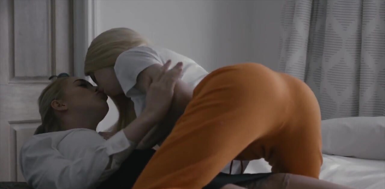 Hot cunnilingus and scissoring of blonde lesbians