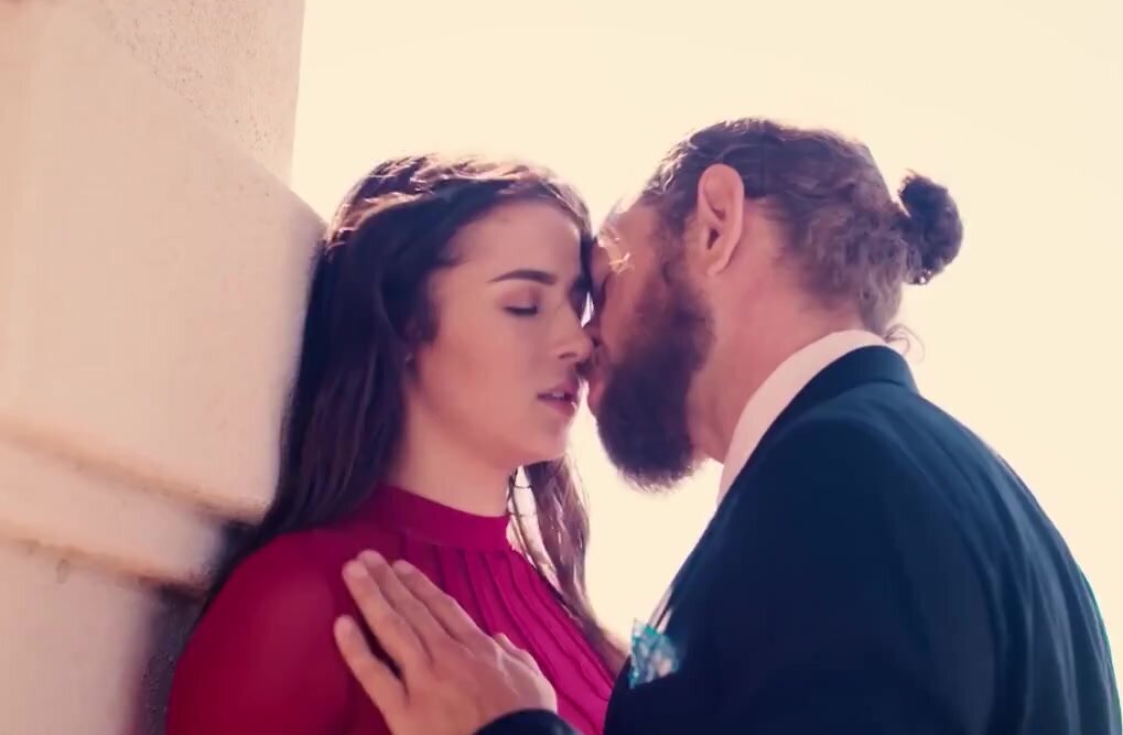 Enticing gal has spontaneous sex with BF by the pool