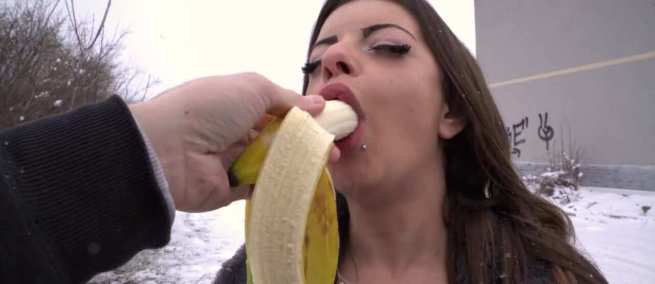 Naive cutie lured into public sex with smart agent