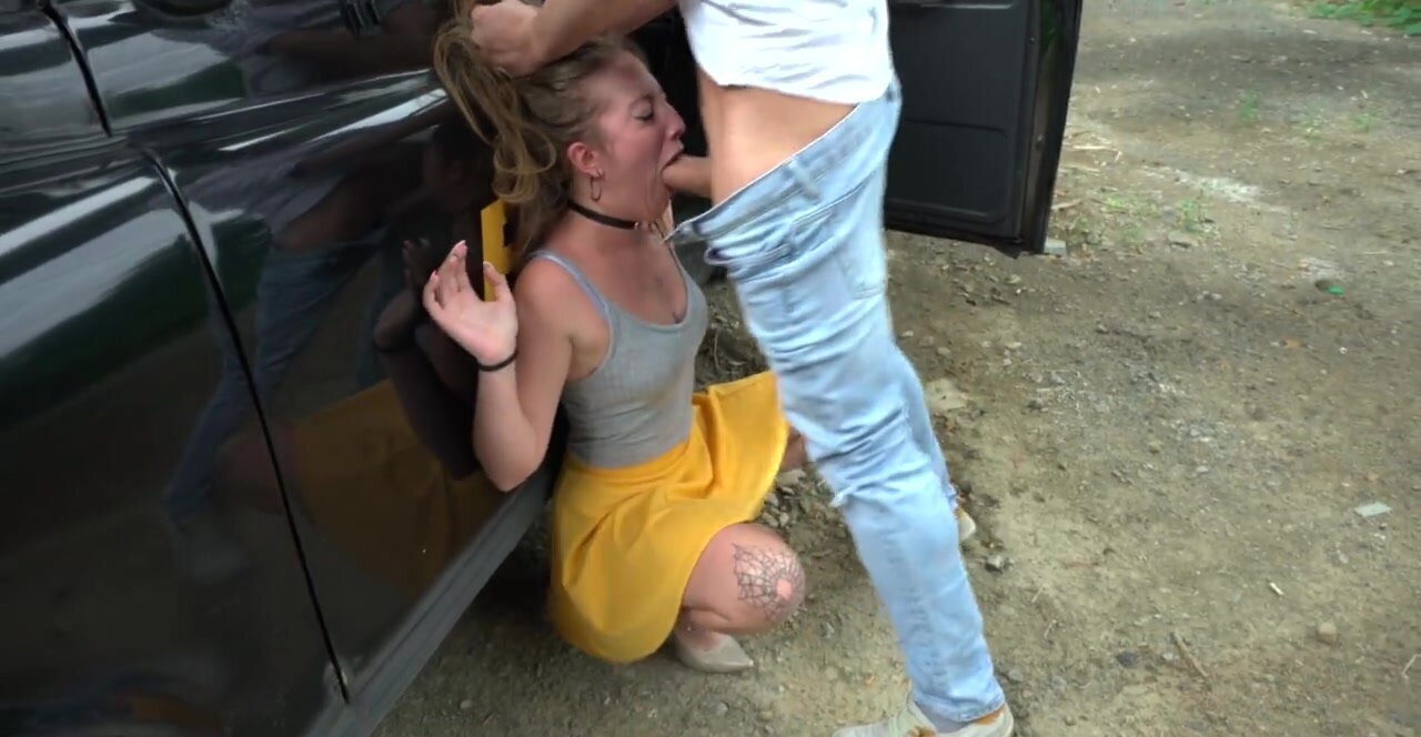 Innocent minx roughly stretched by impudent cabbie