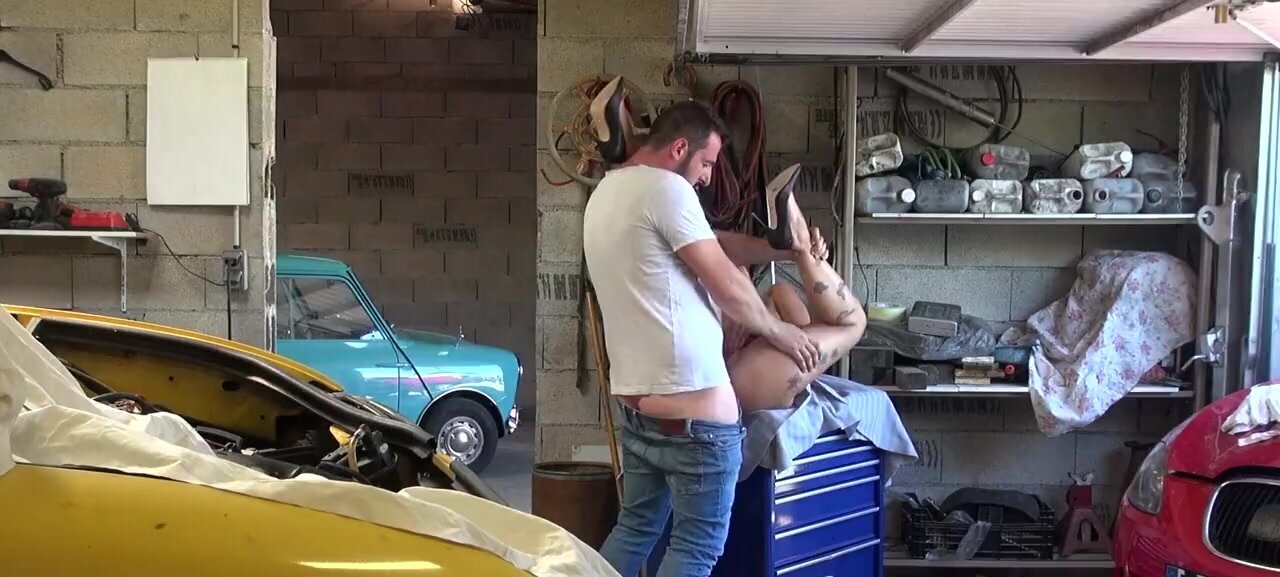 Busty bombshell has awesome sex with the mechanic