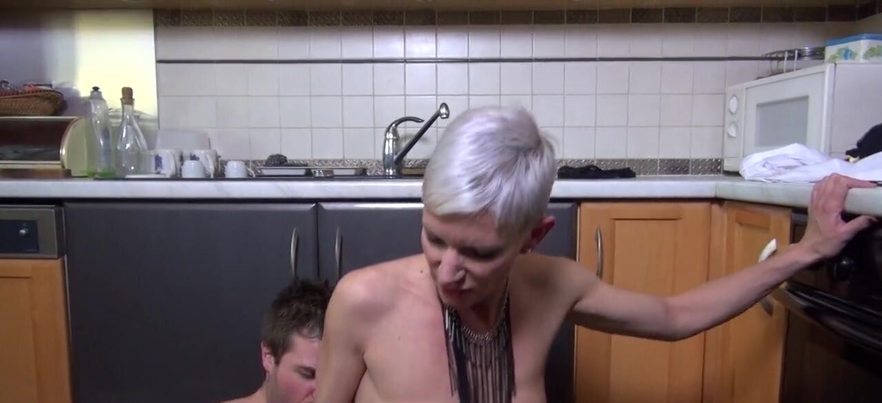 Short-haired French MILF analyzed in the kitchen