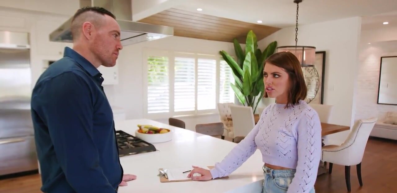 Posh brunette gets fucked hard by the real estate agent