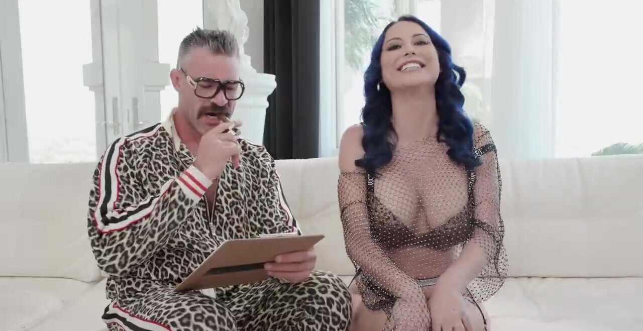Blue-haired MILF stretched by moustachioed producer