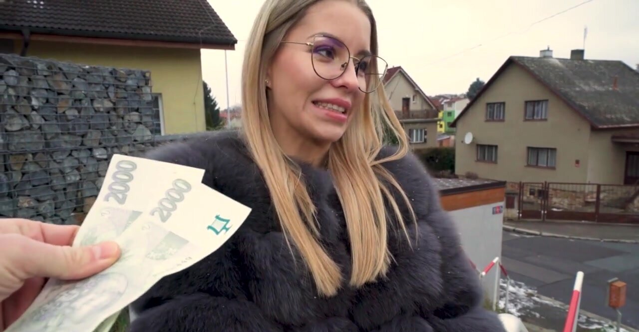 Blowjob inspires boy to drill the babe for cash