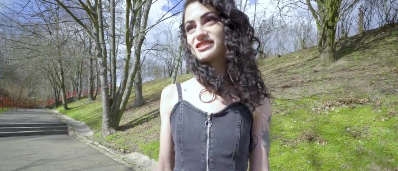 Nice fuck session with a gothy looking amateur hottie