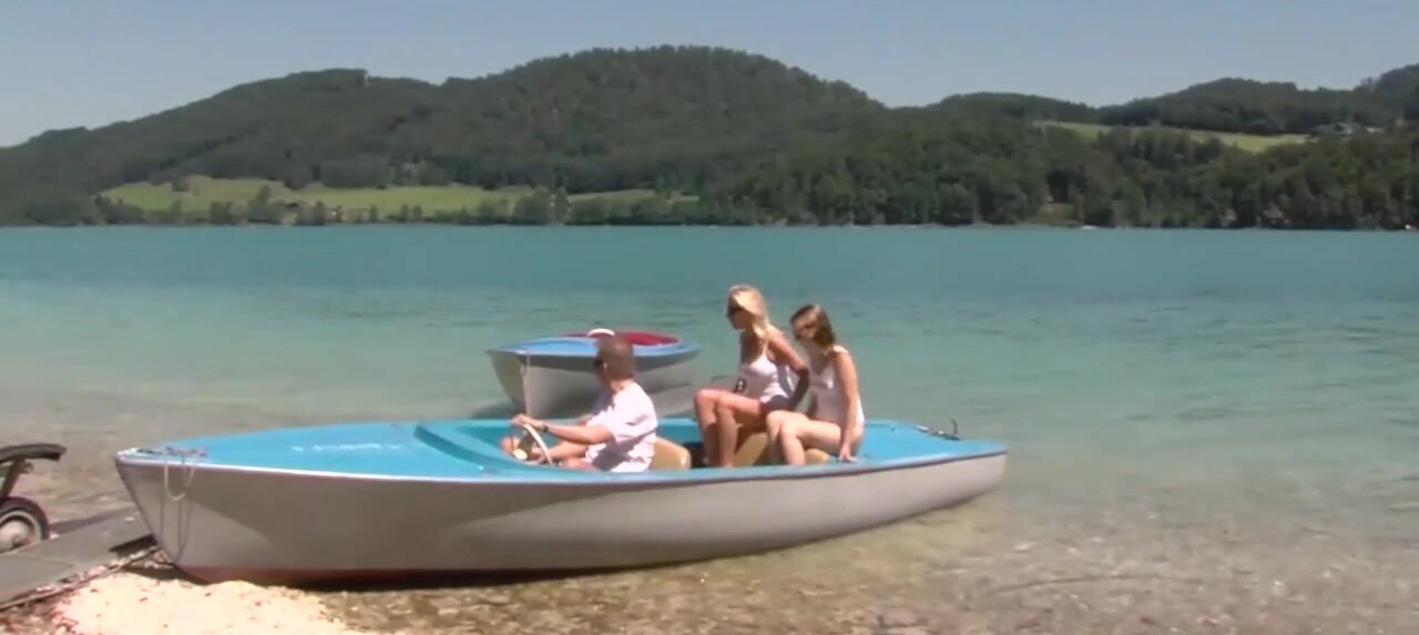 First Anal porn video – Impromptu beach orgy featuring two horny German bitches