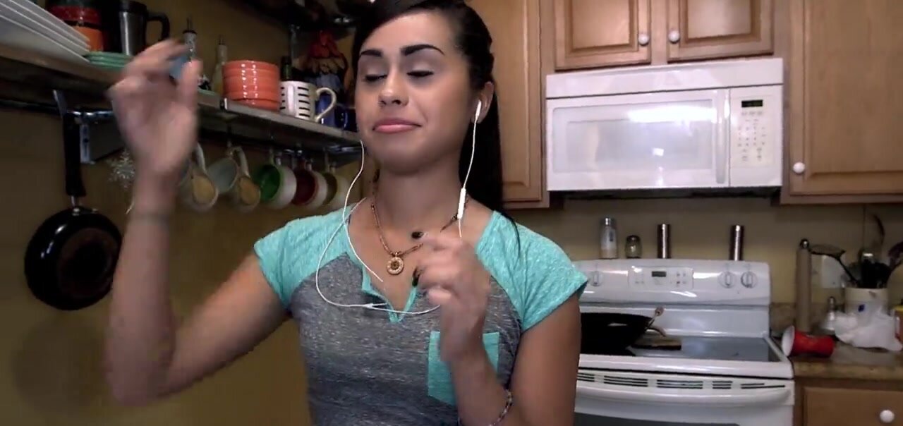 Eva Saldana offers a VIP service to her boss and his dick