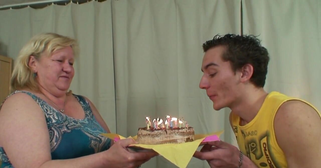 Skinny European dude is getting a blowjob from a GILF