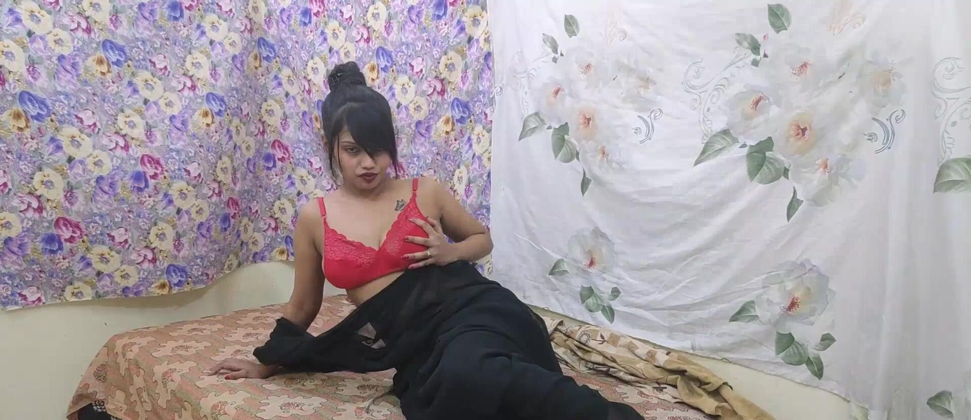 Attractive Desi babe bares it all before masturbating
