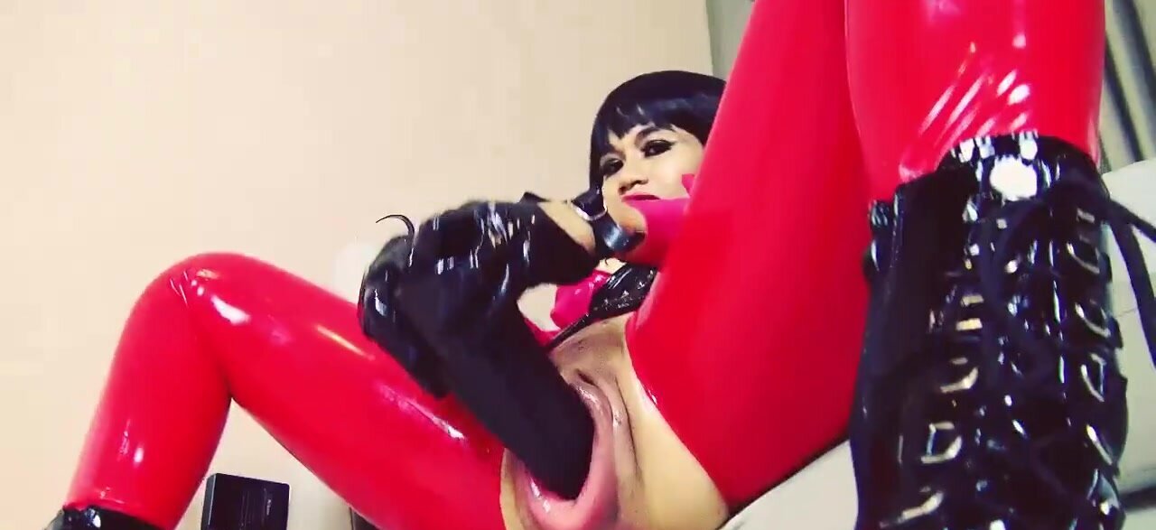 Alternative slut that has a BDSM and a fetish for latex