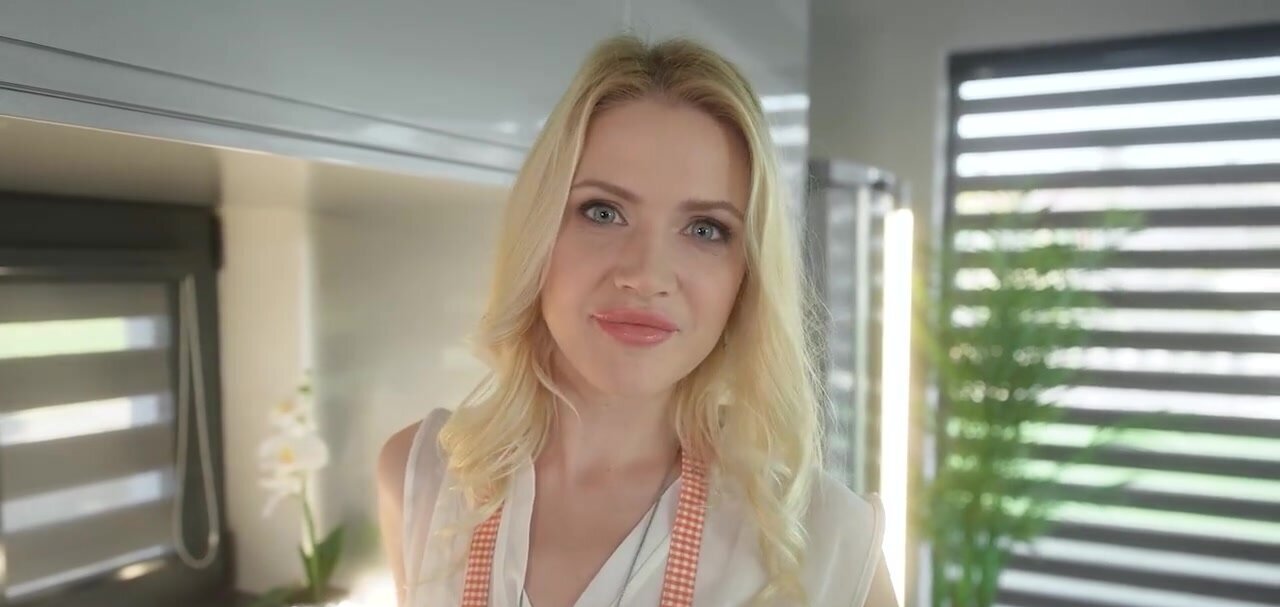 Cute blonde babe Kitty Li wants to lose her anal virginity