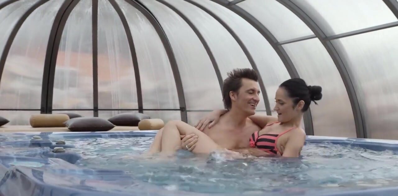 Womanizer is nailing a slender hottie in the swimming pool