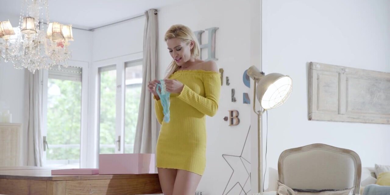 Fitting Room porn video – Solo babe is going to fuck herself with pleasure