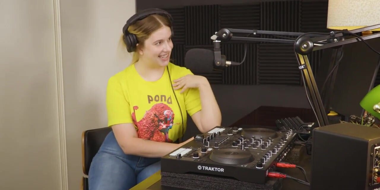 Blondie fucks another blondie during a candid interview