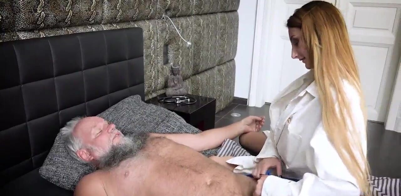 Nurse finds an old dude and fucks him during a house call