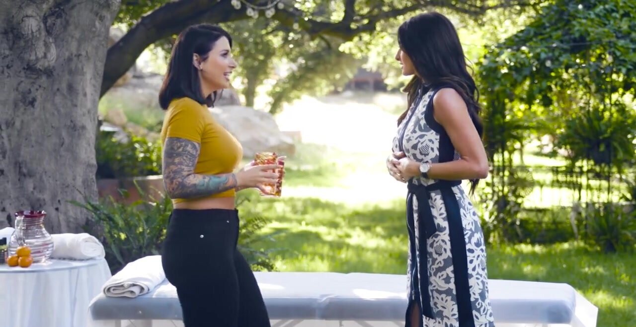 Fantasymassage porn video – Outdoor action with two equally kinky brunette babes