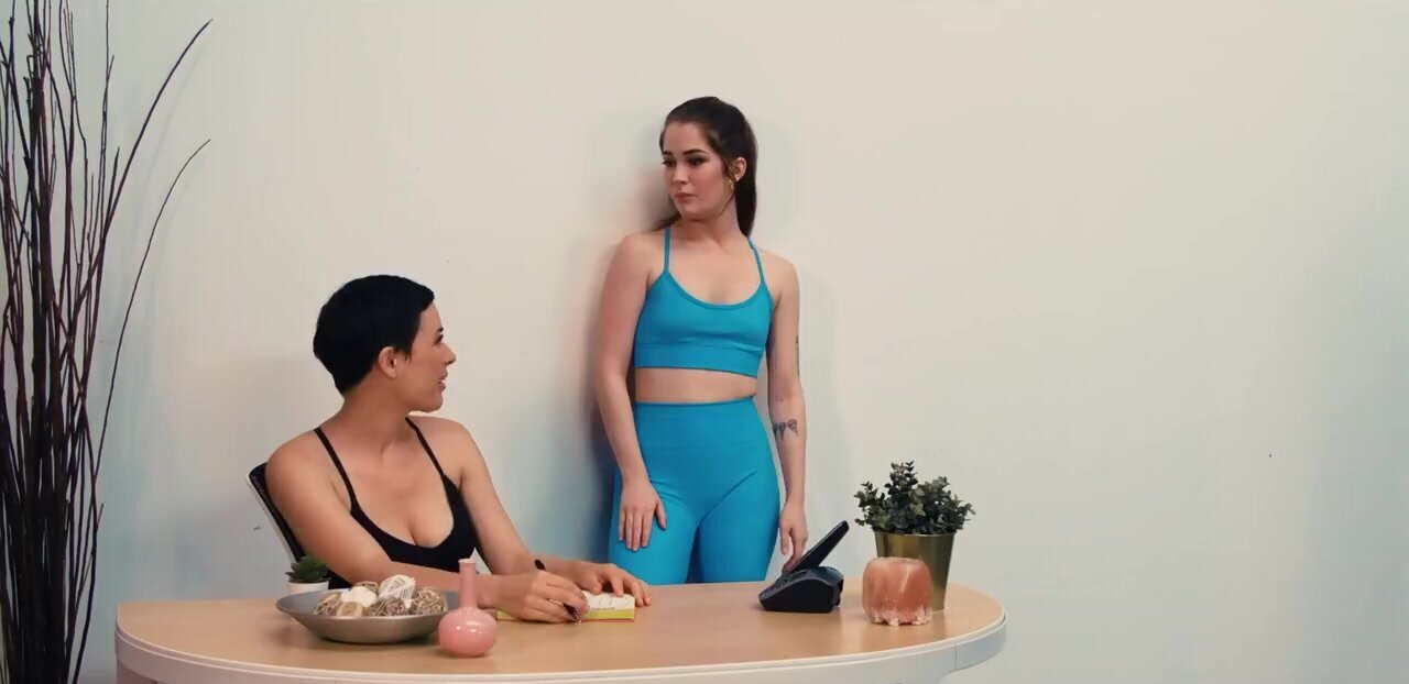 Evelyn Claire has a dyke threesome with Veronica Valentine