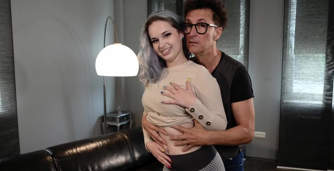 Pale girl with blue hair is filmed before the threesome