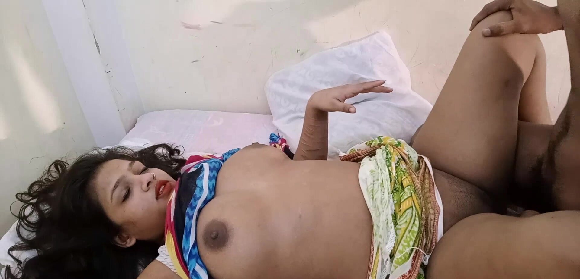 Indian whore with a fat ass is making an amateur tape