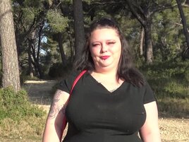 BBW with tattoos going down and getting facefucked