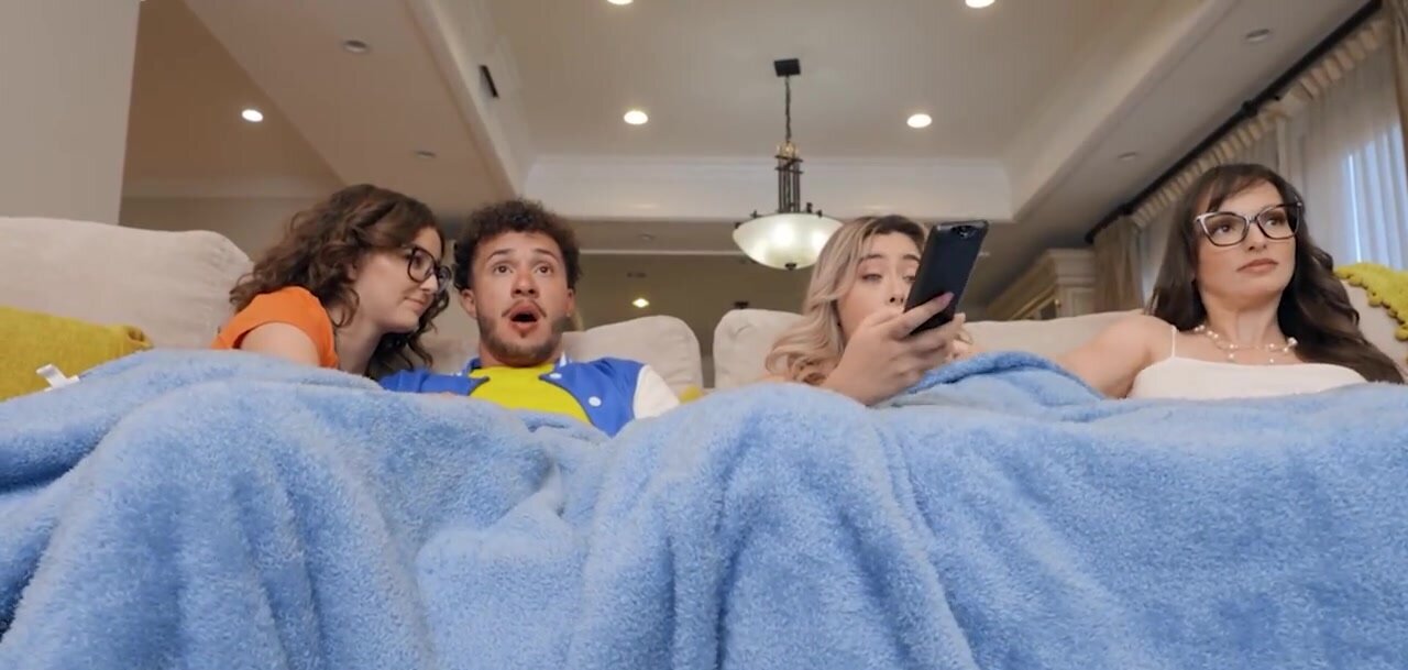 Lexi Luna and Chloe Surreal Bsharing a dick in a foursome