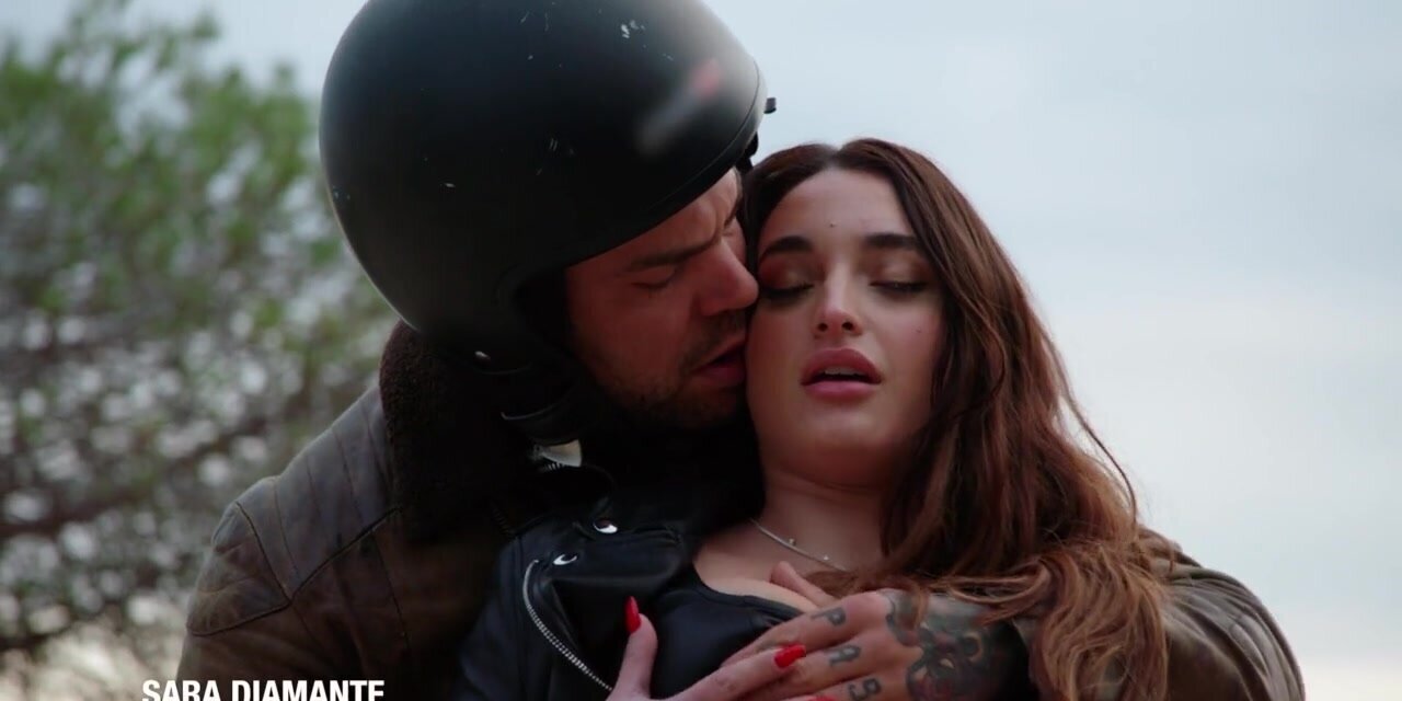 Sara Diamante loves motors and taking on big dongs