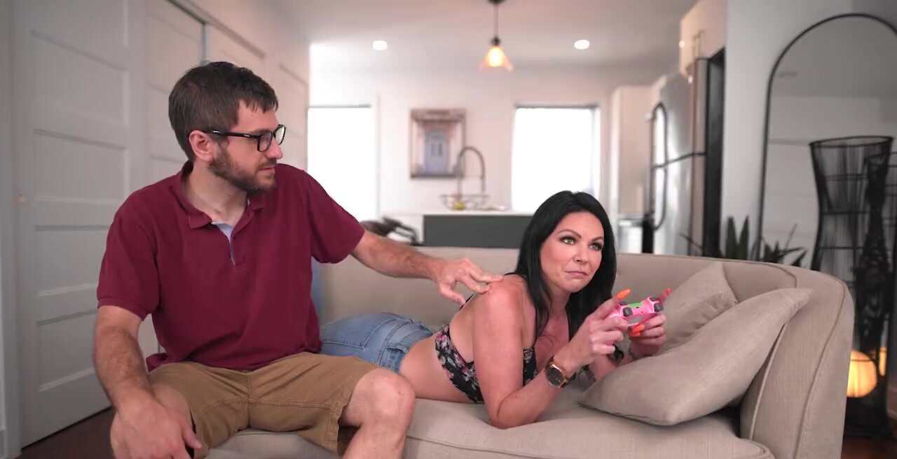 Gamer girl plays games while the stepbro squeezes her