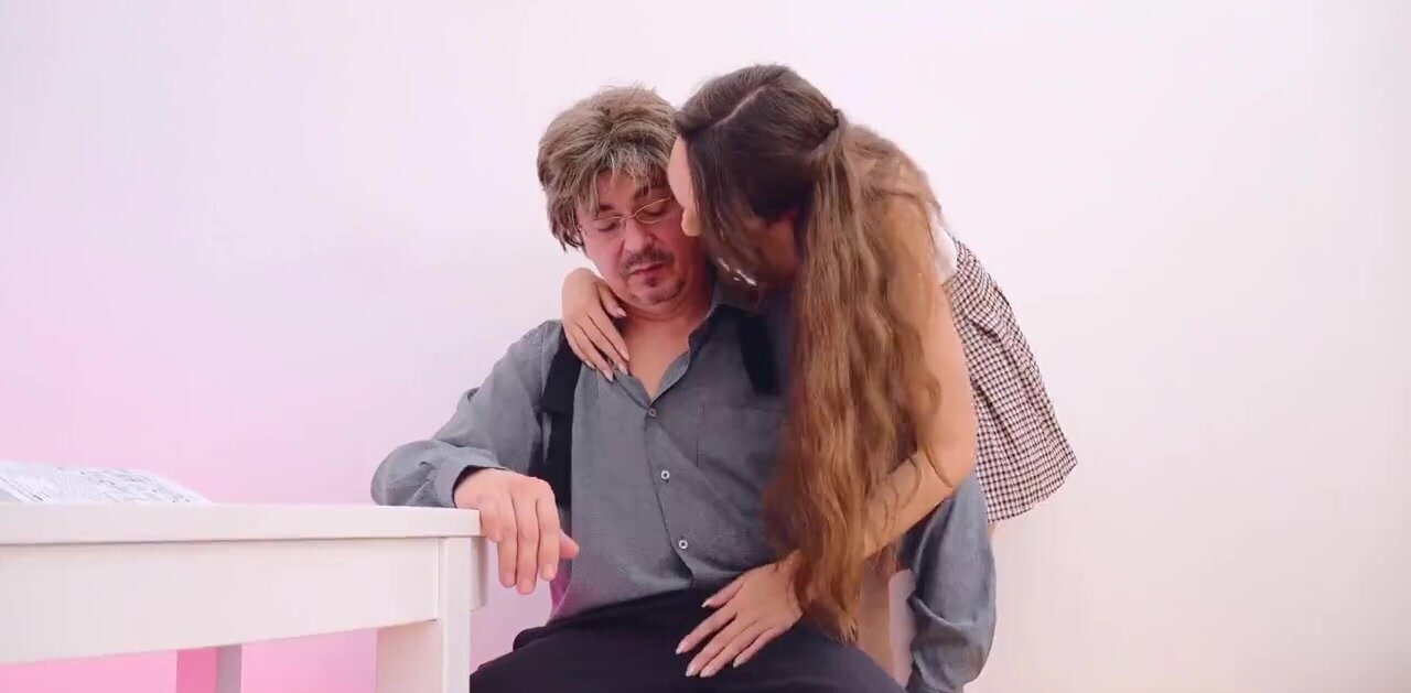 Naughty student seduces her teacher even tho he is old
