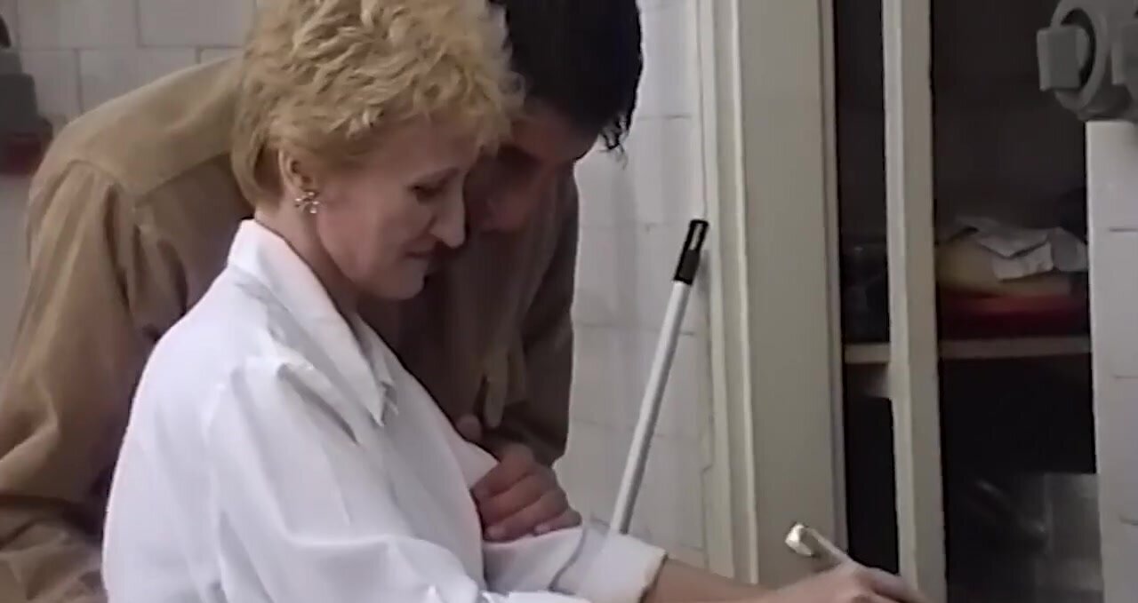 Mature woman gets her hairy twat rocked in a vintage vid