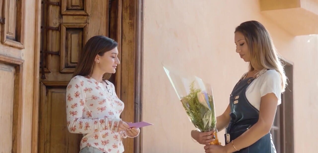 Delivering flowers to the lesbian and giving her an orgasm