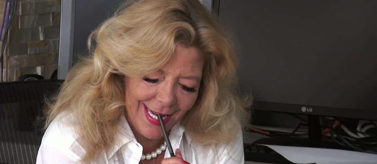 Mature and hirsute momma playing with herself again