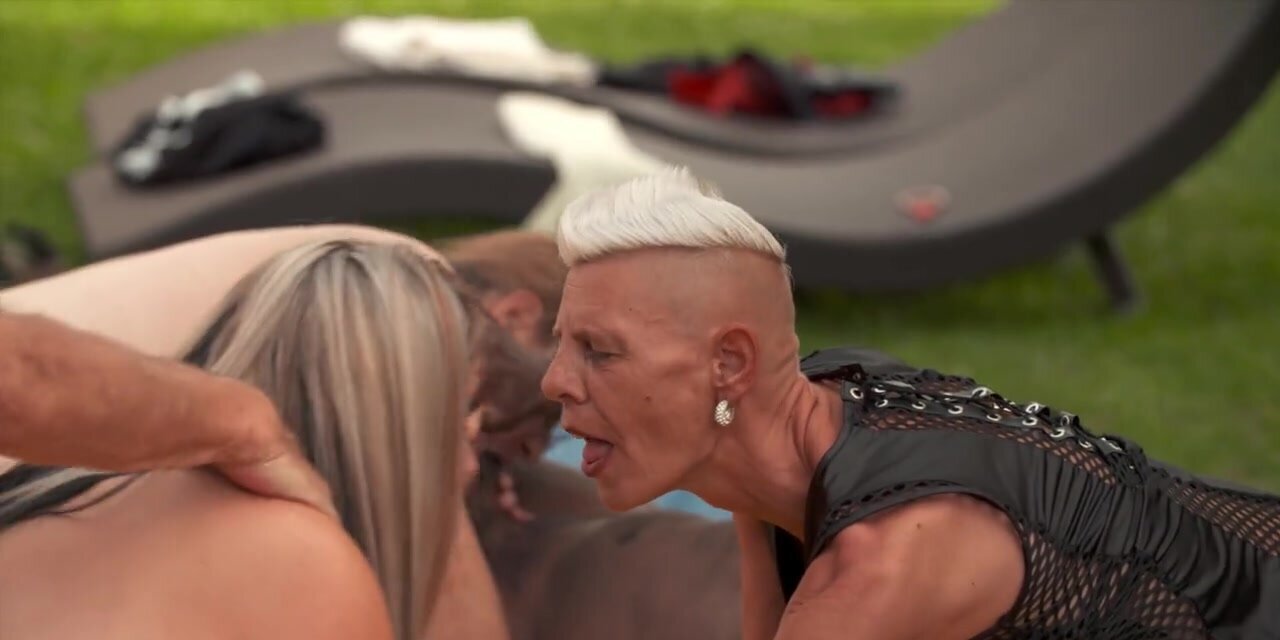 Mature swinger orgy with everyone fucking like crazy