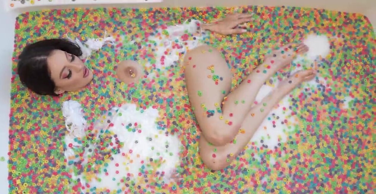 Strange tub of cereal porn with weird food play and orgasms