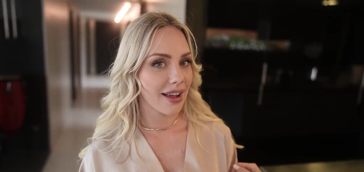 Angie Lynx treats your cock to a nice suckjob in POV