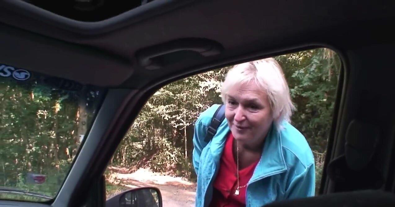 Hitchhiking mature getting her twat banged brutally too