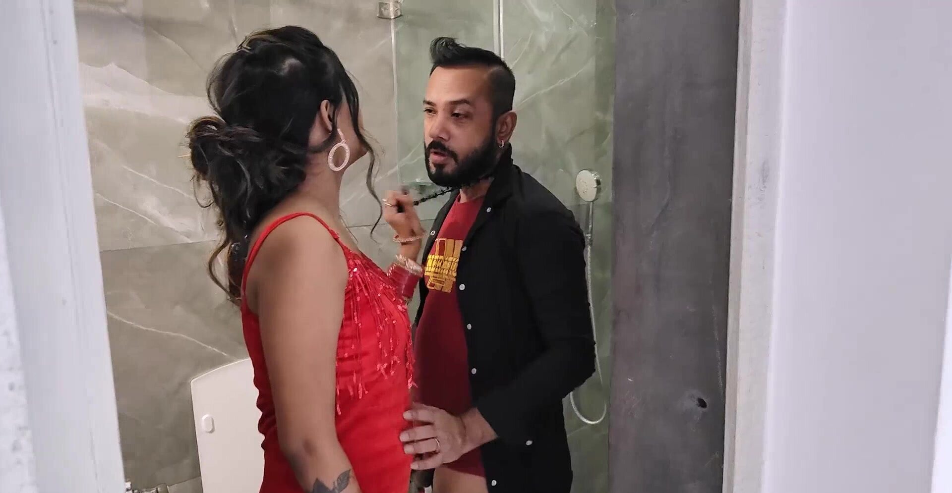 Bathroom blowjob for a big dick by a hot Desi girl