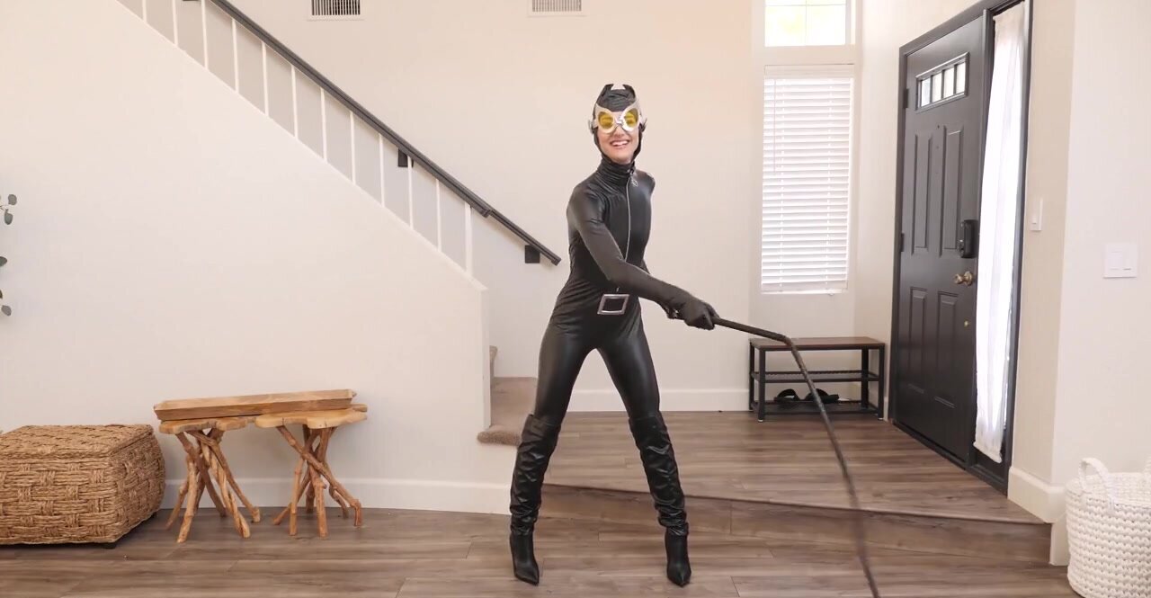 Catsuit hottie gets fucked and enjoys a hot creampie
