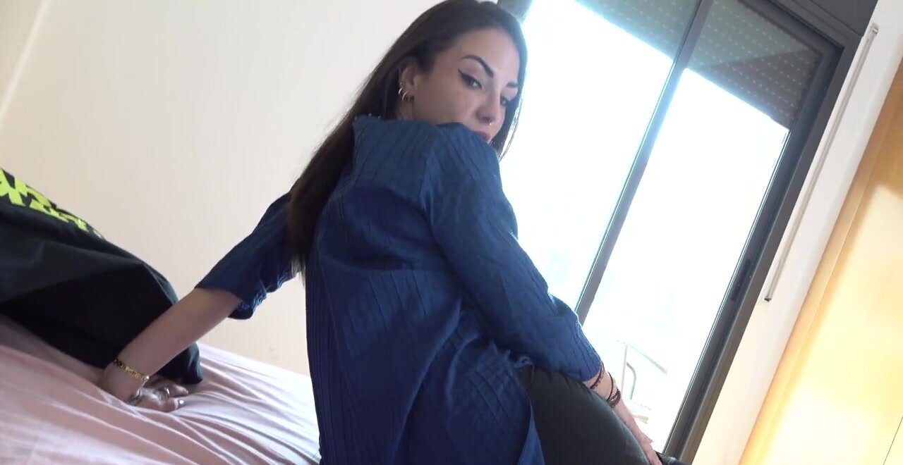 Indian MILF hoe leaves him no other choice but to fuck her
