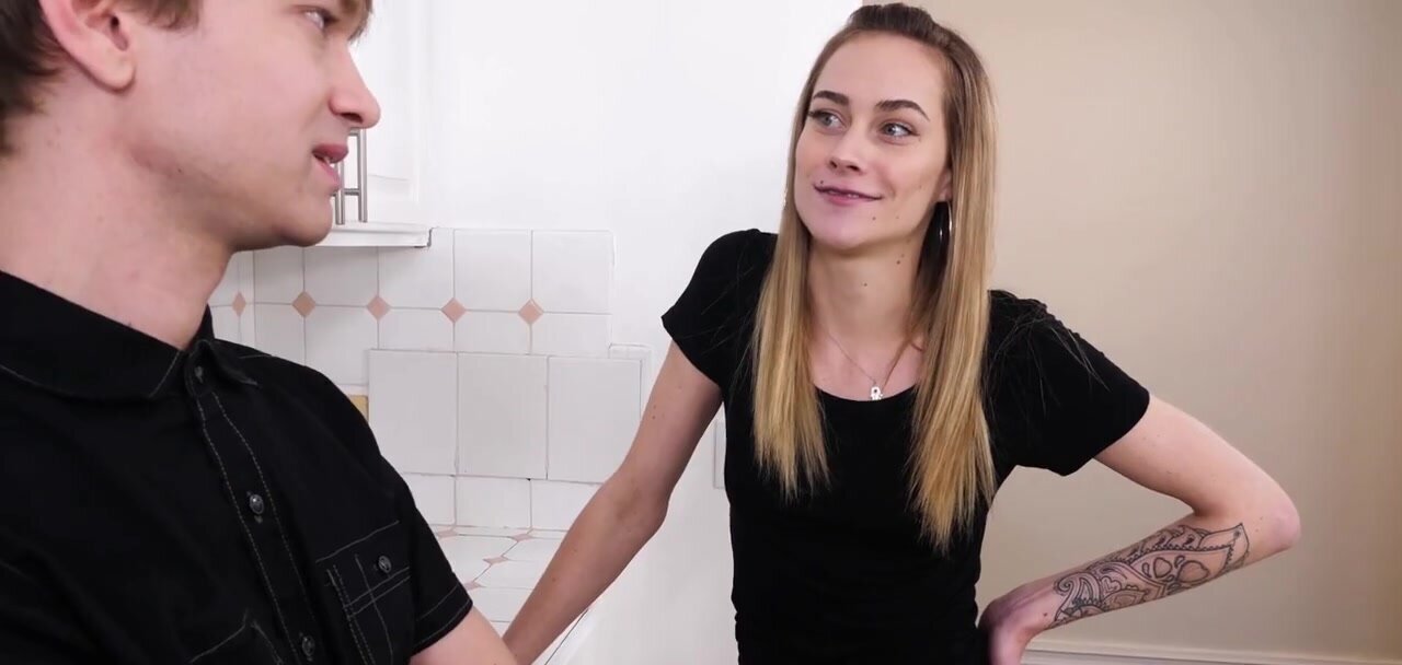 Jett Jangles porn video – Alex Jett is ready to suck cock for pizza which is... wow