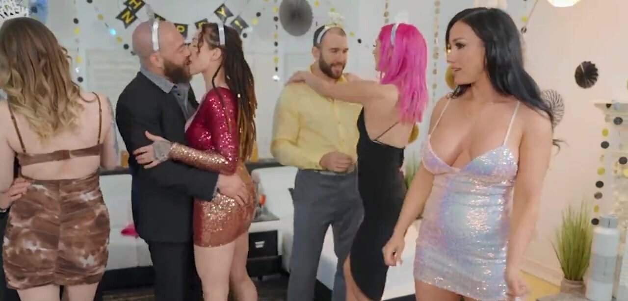 New Year celebration leads to double penetration for this MILF