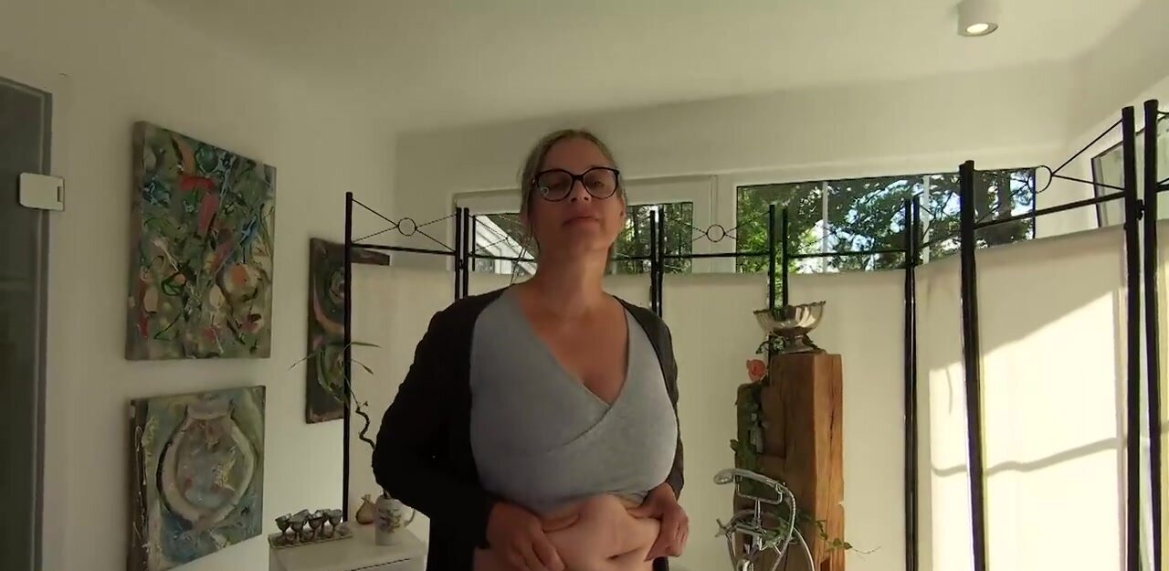 Nerdy granny shows giant knockers and prepares for orgasms
